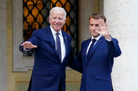 Macron şi Biden vor să ”verifice” începerea retragerii ruse de la frontiera Ucrainei