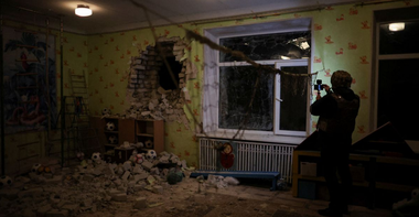 Armata ucraineană şi separatiştii proruşi se acuză reciproc de bombardamente, după bombardarea grădiniţei din Staniţa Luganska; Boris Johnson acuză Rusia de o ”provocare” vizând ”să discrediteze” Kievul şi să justifice o intervenţie militară rusă în Ucraina