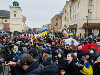 "Nu vă atingeţi de Ucraina": Sute de persoane au manifestat la Varşovia şi Madrid 
