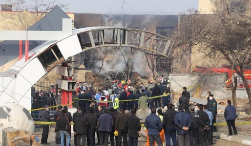 Trei morţi în Iran, după ce un avion de luptă se prăbuşeşte într-un cartier rezidenţial la Tabriz