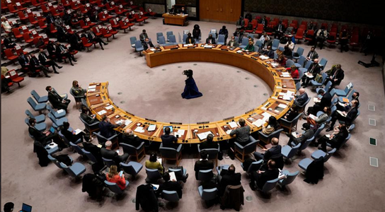 ONU şi majoritatea statelor membre ale Consiliului de Securitate denunţă, într-o reuniune de urgenţă, deciziile Rusiei de recunoaştere a independenţei ”republicilor” din Donbas şi de a ”desfăşura trupe” în estul Ucrainei