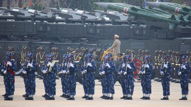 Rusia, China şi Serbia continuă să înarmeze junta din Myanmar, acuză Raportorul Special ONU Tom Andrews