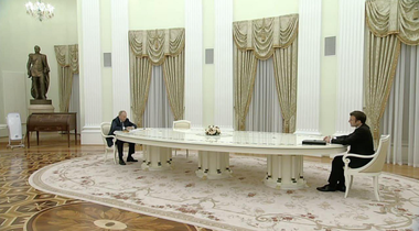 Şeful spionajului rus, Serghei Narîşkin, umilit de Putin înaintea recunoaşterii independenţei Doneţkului şi Luganskului; ”Vorbiţi pe şleau!” - ”Da, susţin propunerea cu privire la aderarea celor două republici Doneţk şi Lugansk la Federaţia rusă”