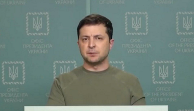 Zelenski acuză armata rusă că vizează civili la Kiev; ”Asta ne aminteşte (ofensiva nazistă) din 1941”, declară el în rusă