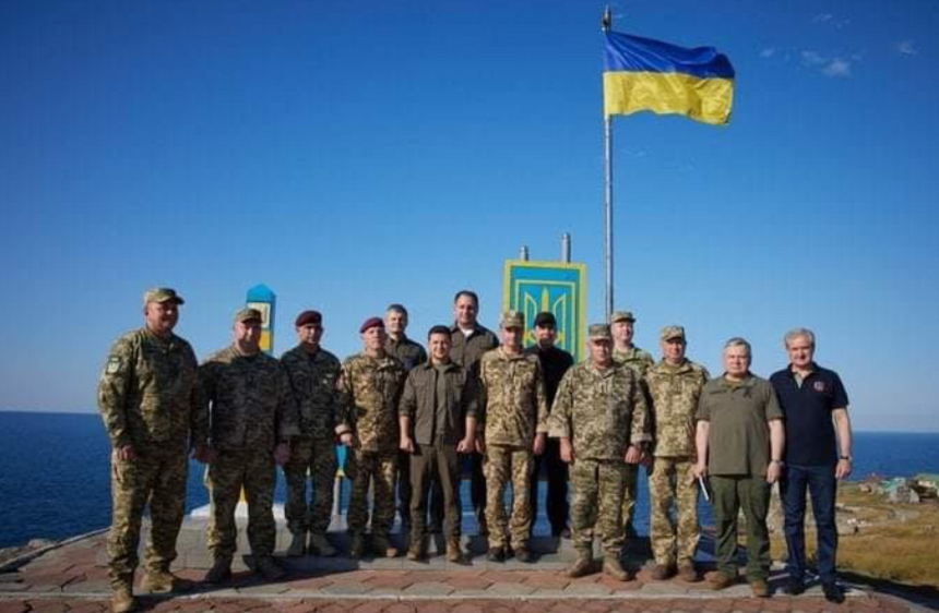 ”Navă rusă, du-te-n mă-ta!”, au înjurat cei 13 grăniceri ucraineni ucişi pe Insula Şerpilor de o fregată rusă