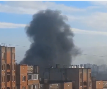 Noi imagini au surprins un nor de fum negru în apropiere de centrul Kievului – BBC
