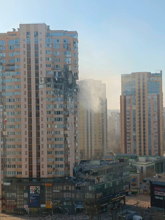 Ministrul ucrainean de Externe: Kievul, oraşul nostru splendid, a supravieţuit încă unei nopţi de atacuri / El anunţă că o clădire de apartamente a fost lovită 
