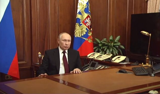 Kremlinul acuză Ucraina de eşecul unui armistiţiu, după ce Kievul a refuzat să negocieze cu Moscova; Putin, ”care se aştepta la negocieri” vineri, ”a ordonat oprirea înantării grosului forţelor”, însă înaintarea s-a reluat sâmbătă