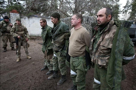Kuleba le cere rusoaicelor să-şi aducă bărbaţii acasă; forţele ucrainene ”nu-i prmesc cu flori” pe militarii ruşi