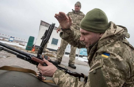 Nouă civili şi 18 militari ucişi la Kiev de joi şi 106 răniţi, inclusiv 47 de civili, anunţă primarul Kliciko
