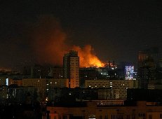 UPDATE - Explozii în Kiev şi Harkov / Alertă de raid aerian la Cernihiv / Clădire rezidenţială din Cernihiv lovită de o rachetă / O femeie a fost rănită / Alertă de raid la Kiev - VIDEO