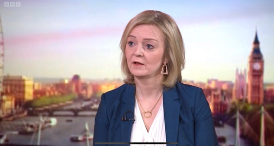 Liz Truss anunţă în Parlament că Londra blochează ”în zilele următoare” activele tuturor băncilor ruseşti din regat