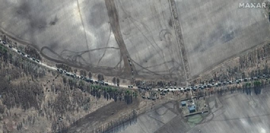 Coloane de blindate ruseşti se apropie de Kiev