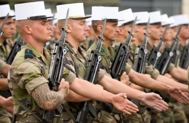 Legiunea Străină autorizează unii legionari să plece în ţări vecine cu Ucraina, în vederea unei ”facilitări a securităţii familiilor care fug de războiul” rus