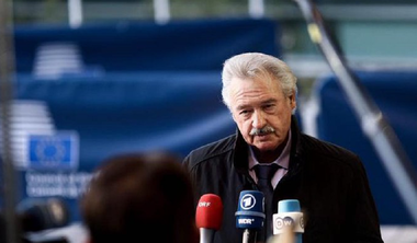Şeful diplomaţiei luxemburgheze Jean Asselborn evocă soluţia ”răsturnării” de la putere a lui Vladimir Putin; ”Dacă poporul rus ar vedea ce face Putin în Ucraina, cât de frică le este ucrainenilor şi câte vieţi de om are pe conştiinţă, l-ar răsturna de la Kremlin”