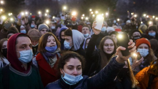 Cel puţin 350 de persoane arestate la Sankt Petersburg după o manifestaţie împotriva războiului