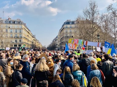 Manifestaţii de susţinere a Ucrainei la Paris, Londra, Zurich şi Roma - VIDEO