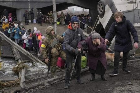 Opt civili au fost ucişi în timpul evacuărilor din Irpin. “O familie a murit în faţa mea”, spune primarul Oleksandr Markuşin