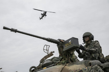 Coreea de Sud trage tiruri de avertisment vizând o navă nord-coreeană de patrulare care încerca să intervină după confiscarea unei nave nord-coreene care a încălcat frontiera maritimă intecoreeană