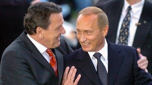 Fostul cancelar german, Gerhard Schröder, la Moscova pentru a-l întâlni pe Vladimir Putin / Ucraina a apelat la oficialul german pentru ”a construi o punte de dialog cu Putin”