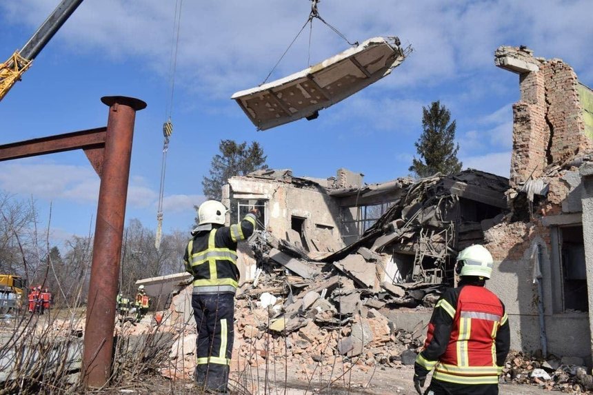 Cel puţin 19 persoane au murit în urma unui bombardament asupra turnului de televiziune din apropierea oraşului Rivne, Ucraina – oficiali ucraineni - FOTO
