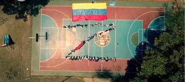 Manifestaţie de susţinere a lui Putin în Venezuela. Participanţii au format litera Z