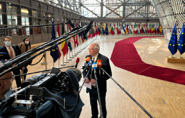 Distrugeri fără discernământ la Mariupol sunt o ”crimă de război majoră”, denunţă Borrell înaintea unei reununi UE care examinează noi sancţiuni vizând Rusia