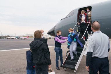 Patru copii ucraineni bolnavi de cancer au fost evacuaţi în SUA, anunţă Blinken