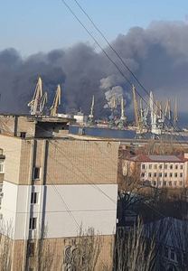 Nexta – Portul din Berdeansk, în flăcări / Majoritatea incendiilor de lângă centrala Cernobîl, stinse / Cum arată Mariupol după o lună de război - VIDEO