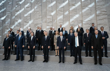 Biden soseşte la summitul extraordinar NATO; Stoltenberg deschide reuniunea anunţând că Alianţa este pregătită să să crească costurile Rusiei, din cauza Războiului din Ucraina