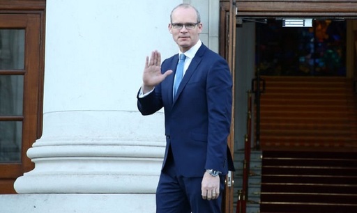 Ministrul irlandez de Externe, Simon Coveney, a fost scos de pe scenă în timpul unui discurs, la Belfast, în urma unei alerte de securitate
