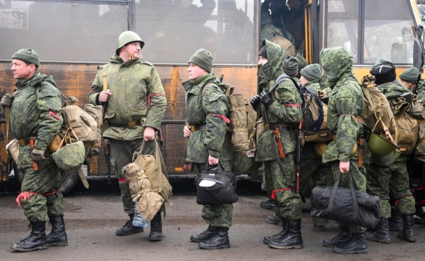 Armata rusă dă asigurări că nu preconizează să-şi mobilizeze rezervişti pentru a-i trimite la război în Ucraina, în urma unor ”chemări false” primite de ruşi, pe care le atribuie serviciilor secrete ucrainene
