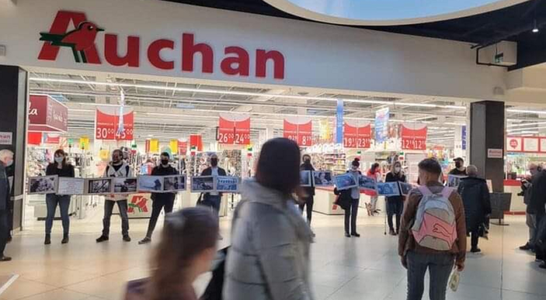 Kuleba îndeamnă la boicotarea supermarketurilor Auchan, după ce grupul francez anunţă că a decis să rămână în Rusia