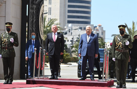 Regele Iordaniei Abdallah al II-lea se întâlneşte la Ramallah cu preşedintele palestinian Mahmoud Abbas, după ce ofciali palestinieni avertizează că situaţia în Cisiordania ocupată este punctul de a ”exploda”