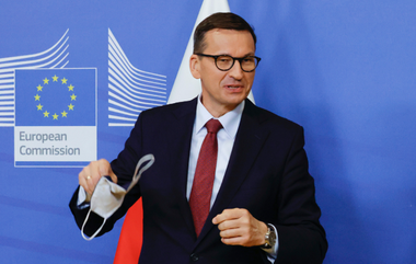 Polonia anunţă măsuri menite să pună capăt importurilor de petrol din Rusia 