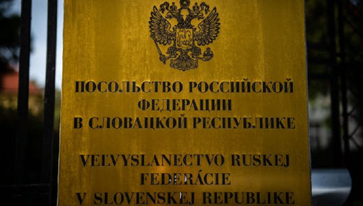 Slovacia expulzează 35 de diplomaţi ruşi
