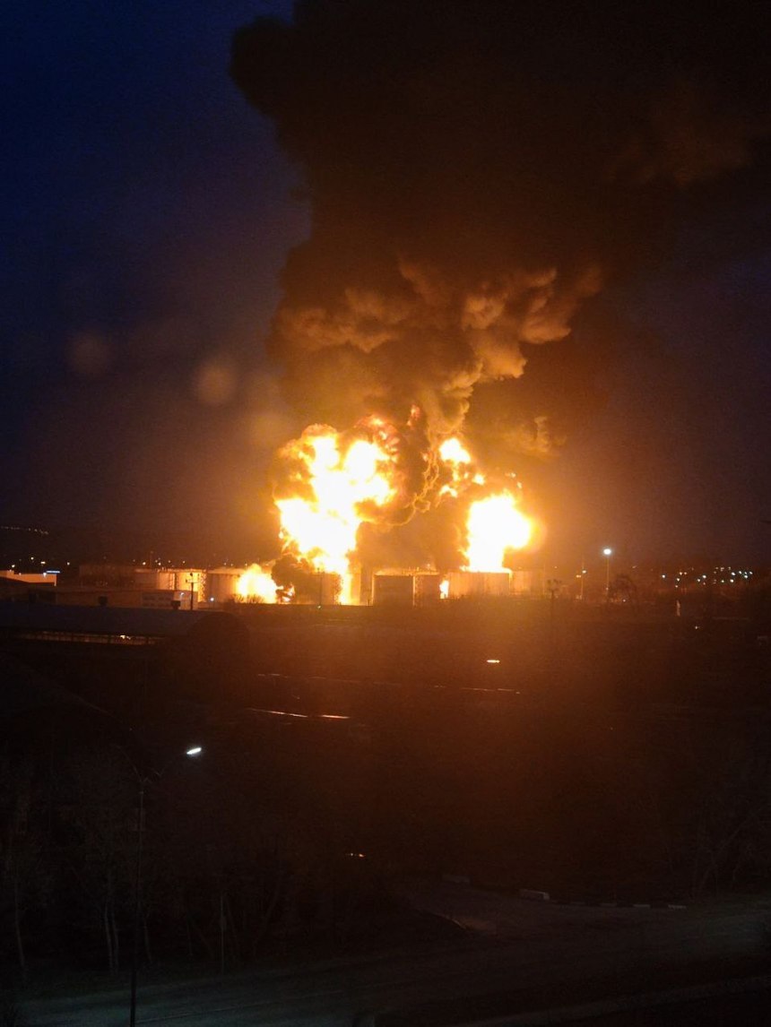Depozitul de petrol din Belgorod, unde a izbucnit un incendiu, era civil nu militar, transmite Rusia 