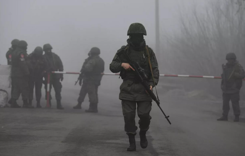 Aproximativ două treimi din trupele ruse concentrate în jurul Kievului au ”părăsit zona” şi ar putea fi repoziţionate în Donbas - oficial american