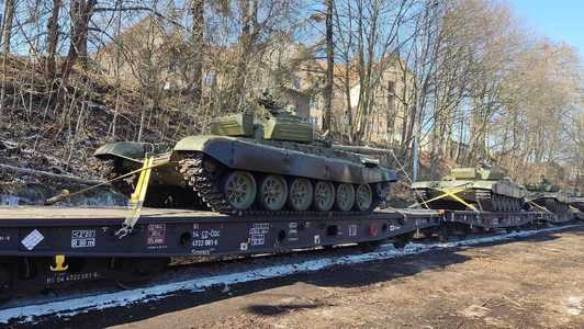 Republica Cehă trimite ”echipament militar esenţial” Ucrainei, conform ministrului ceh al Apărării - FOTO