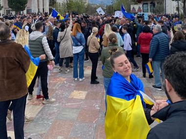 Mii de albanezi au luat parte la o procesiune în Tirana pentru a-şi exprima sprijinul faţă de poporul ucrainean - FOTO - VIDEO 