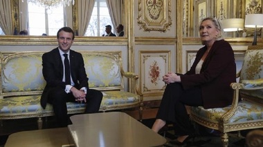 UPDATE - Peste 48 de milioane de francezi aşteptaţi duminică la urne pentru alegerea noului preşedinte. Macron şi Le Pen, favoriţi / S-au deschis secţile de votare