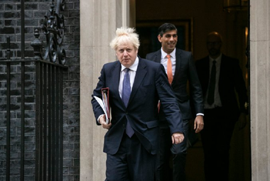 Boris Johnson şi Rishi Sunak, amendaţi în scandalul petrecerilor de la Guvern în timpul carantinei anticovid; Keir Starmer cere demisia celor doi