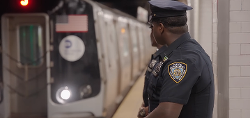 UPDATE-Cel puţin 13 răniţi într-un atac armat într-o staţie de metrou din Brooklyn, la New York; ”dispozitive explozive nedeclanşate”, găsite la faţa locului; atacatorul deghizat în agent de transport public, căutat de poliţie