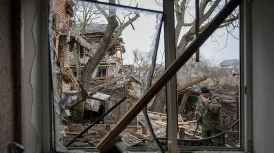 Şapte persoane ucise prin împuşcare de către militari ruşi într-o casă din satul Pravdîne, în regiunea Herson, anunţă Parchetul General; ruşii au aruncat casa în aer pentru a ascunde crima