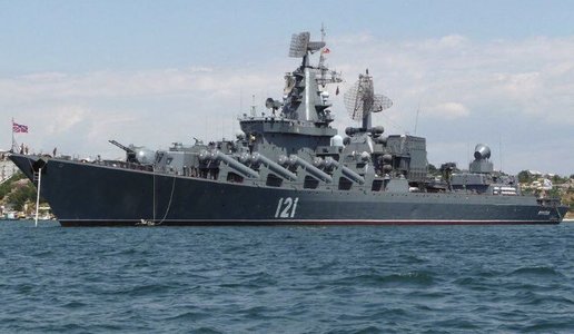 Rusia susţine că incendiul de la bordul crucişătorului Moskva a fost localizat, exploziile de muniţie au fost oprite, iar nava îşi păstrează flotabilitatea / Ucraina afirmă că nava a început să se scufunde