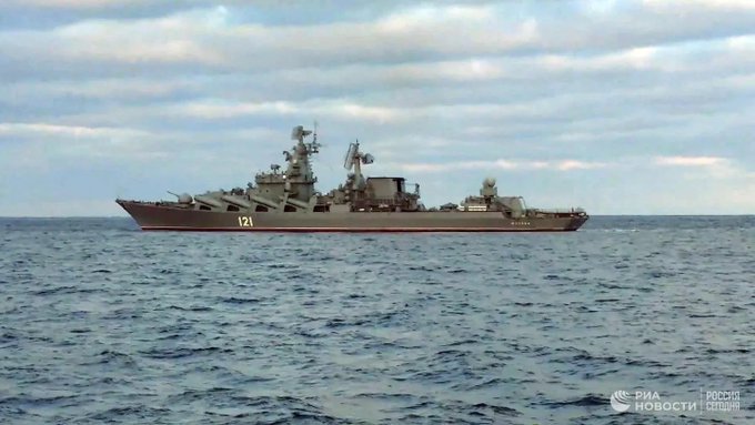 Nava de război Moskva s-a scufundat, anunţă presa rusă de stat 