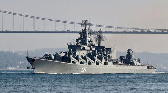 Echipajul crucişătorului Moskva, evacuat la Sevastopol, potrivit presei ruse de stat