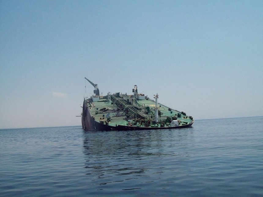 Tunisia - O navă care transportă combustibil „riscă să se scufunde”. Autorităţile încearcă să împiedice o catastrofă de mediu