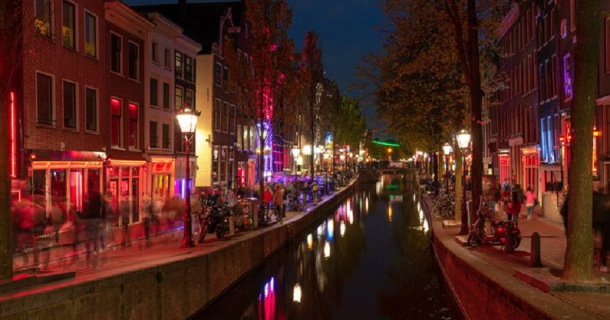 Doi turişti francezi, răniţi într-un atac cu cuţitul în ”cartierul roşu”, la Amsterdam
