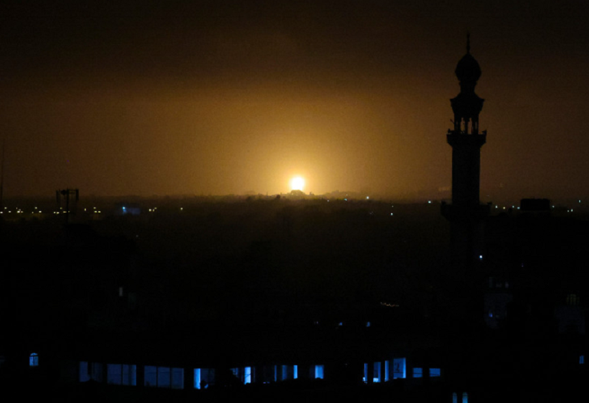 Atacuri aeriene cu avioane de luptă israeliene în Fâşia Gaza, în urma lansării unui proiectil către Israel, interceptat de ”Domul de Fier”